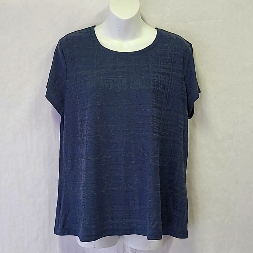 Top APT 9 size PXL smoke-free home. Dark blue, gray strip.